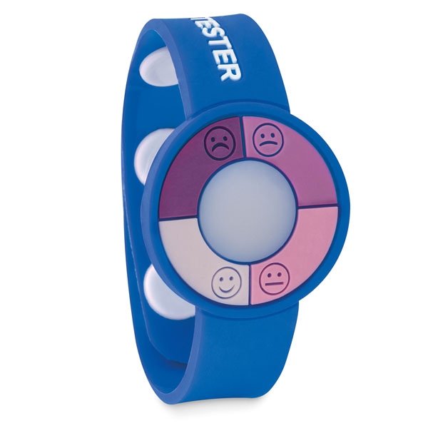 UV sensor bracelet for skin protection awareness ● the device will notify by a circle-shaped UV chain meter of the level of the UV intensity.